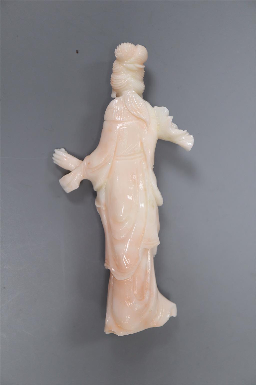 A Chinese carved coral figure of a lady, 10cm